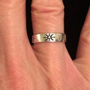 Silver Tone Sun Pattern Ring